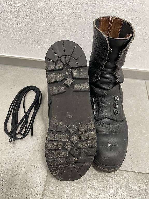 Herrenschuhe: Militär-Kampfstiefel Grösse 44 – Gebraucht aus St. Niklausen OW von Burro1 2