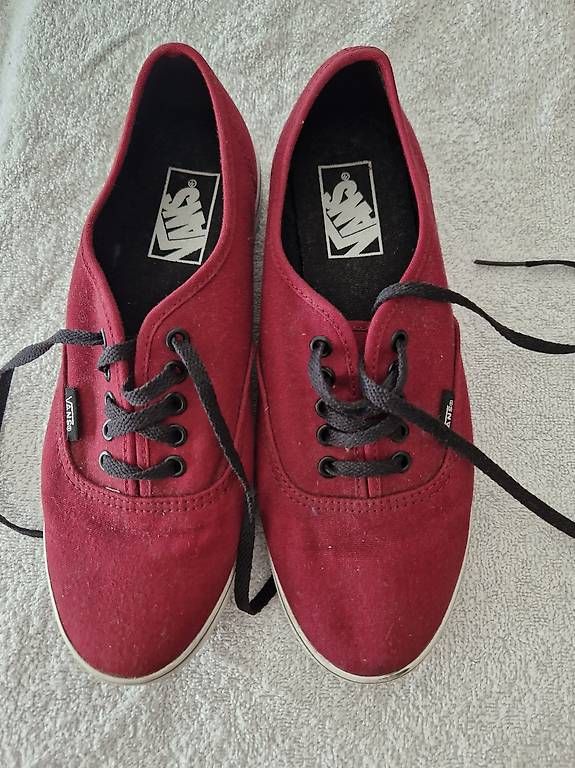 Vans Chaussures femmes: schöne, rote Vans Schuhe – D'occasion à Gümligen par Glocor