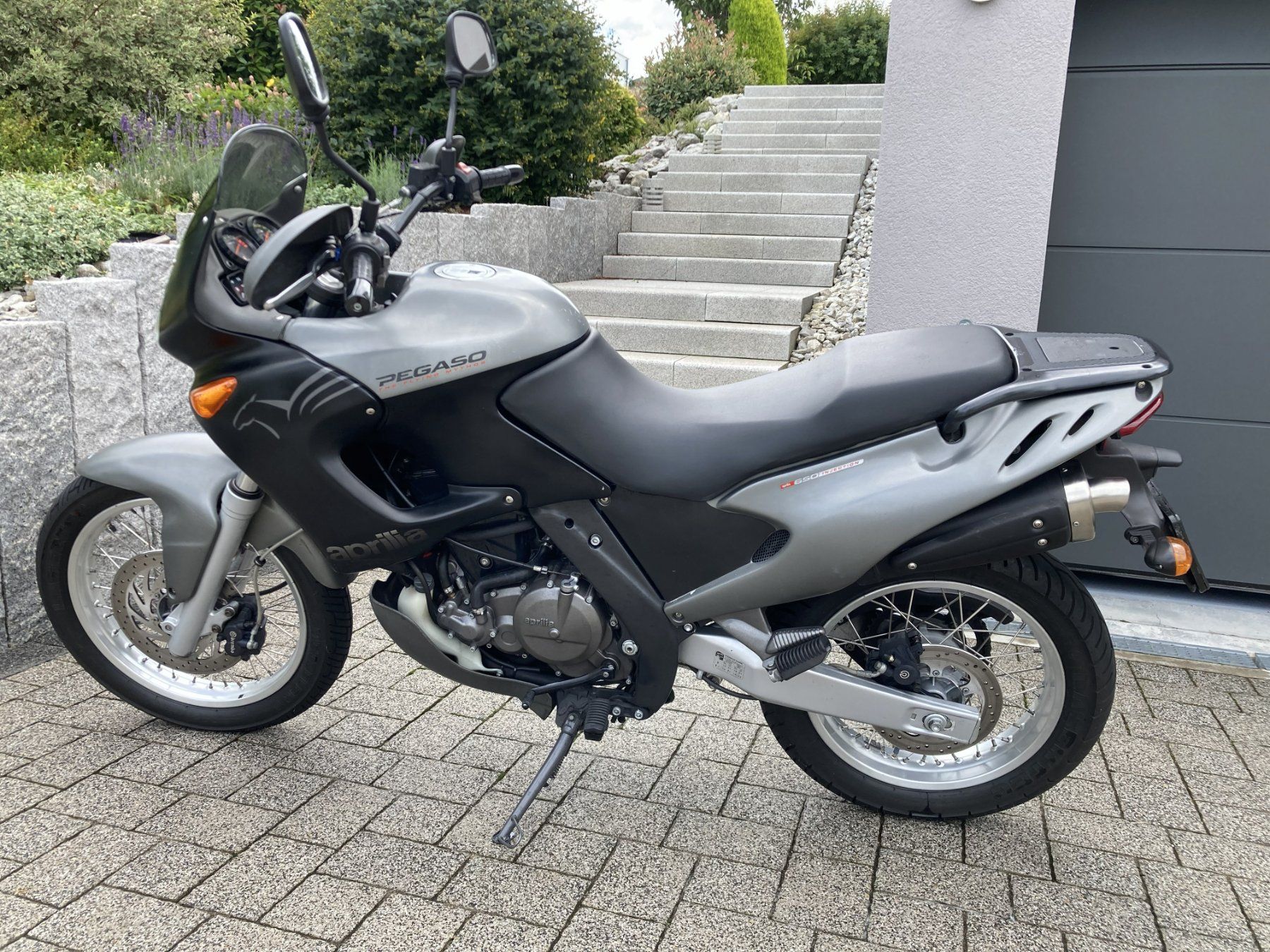 Aprilia Strada: Aprilia Pegaso 650 ie – Usato da Estavayer-le-Lac venduto da PTK5613