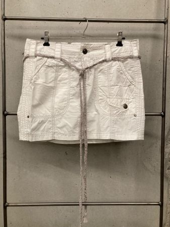 Weisser Sommer Rock für die Ferien
