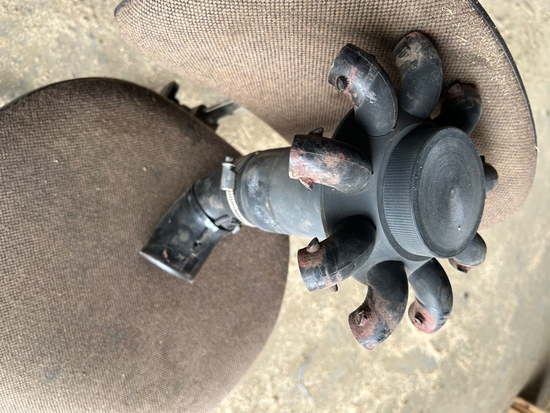 Accessori Trattori &Veicoli agricoli: Verteilerkopf Sämaschine – Usato da Homburg venduto da goivanni