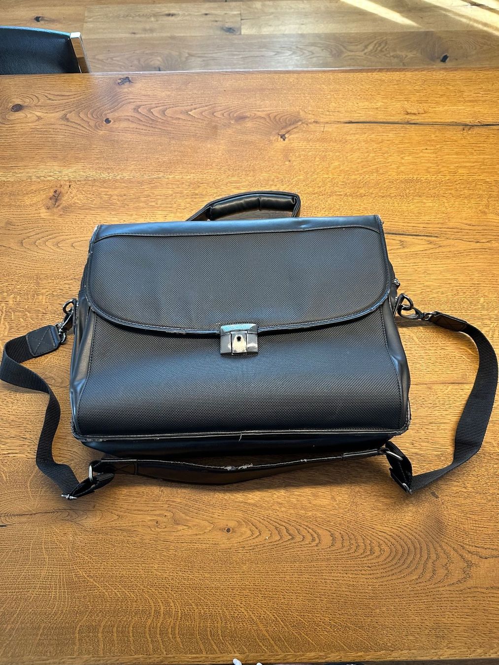 Sacs: Grosse Laptoptasche von eurochic – D'occasion à Belp par MrMau