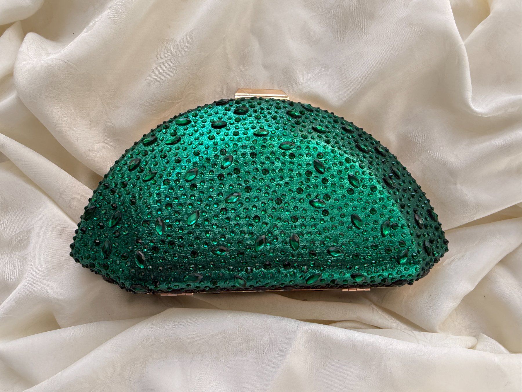 Borse da donna: Wunderschöne Abendtasche mit Kettenriemen - NEU – Nuovo e nell'imballaggio originale da Vacallo venduto da cri_229f 1