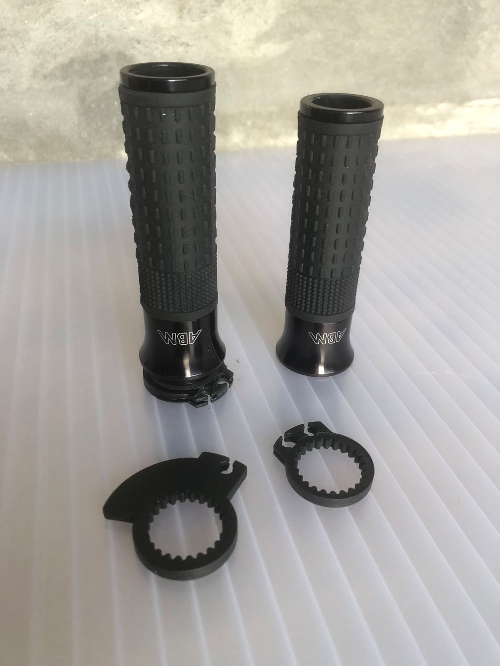 A&M Tutti i ricambio per moto: ABM Lenkergriffe schwarz – Nuovo e nell'imballaggio originale da Bösingen venduto da annick27 1