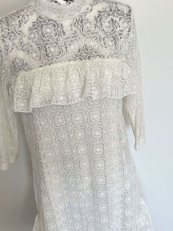 Spitzenkleid weiss Grösse 38 mit Rüschen