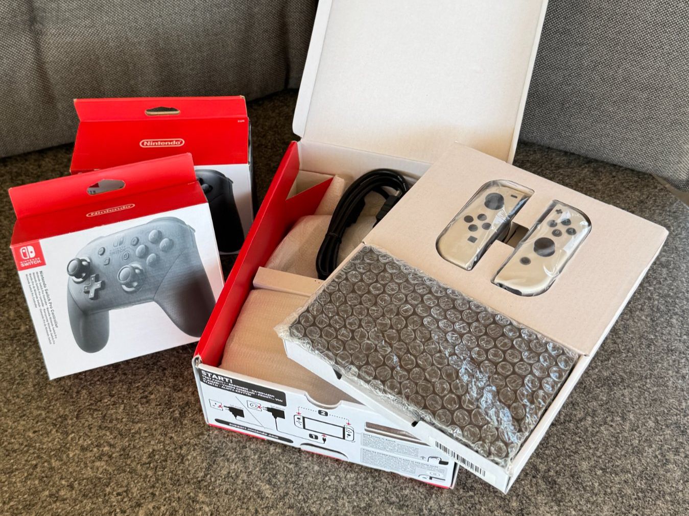Nintendo Console: Nintendo Switch OLED inkl. 2x Pro Controller – Usato da Rechthalten venduto da Remo_Ba 1