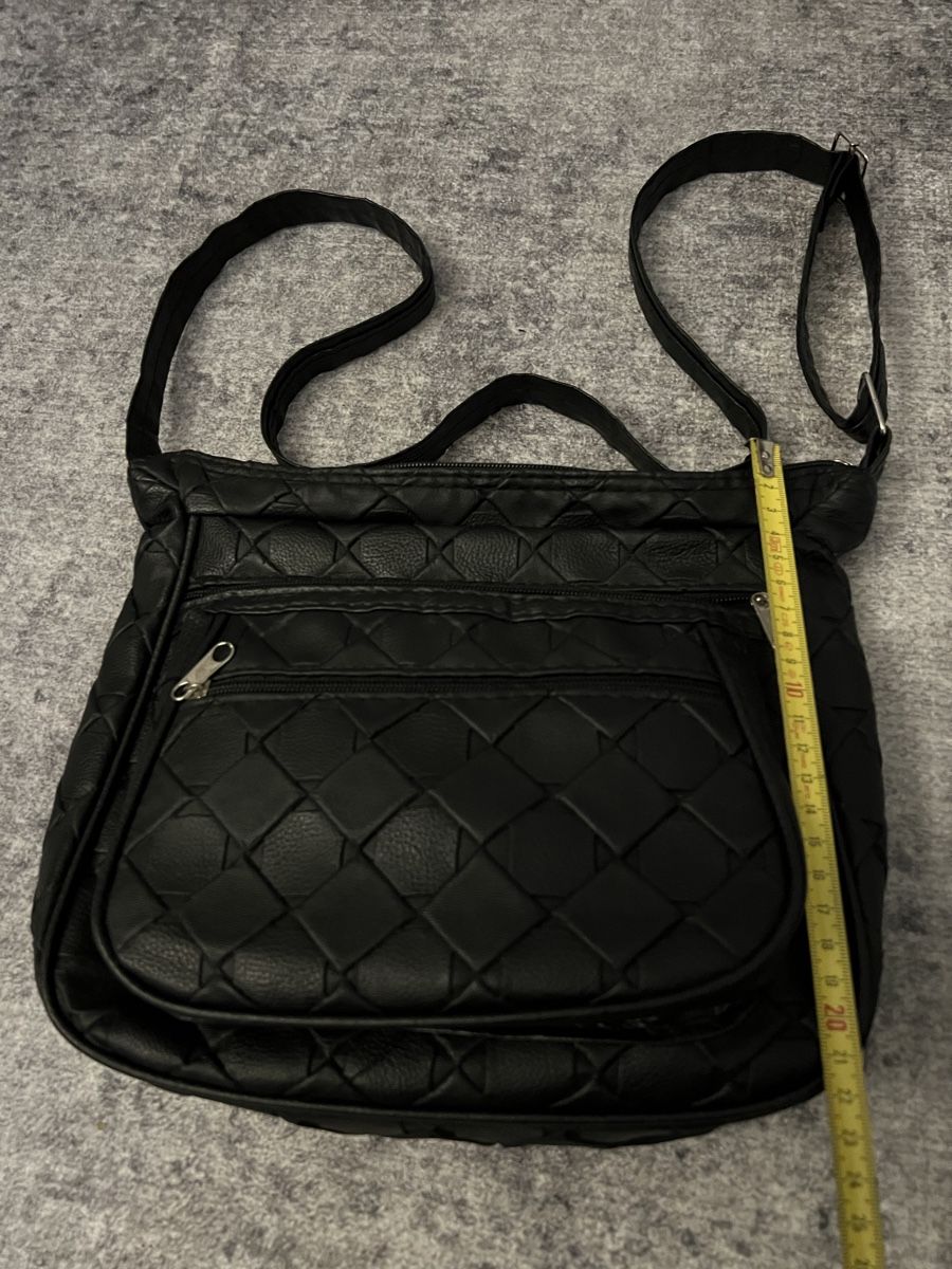 Borse da donna: Schwarze Schultertasche Kunstleder geräumig – Usato da Siebnen venduto da toshi123 1