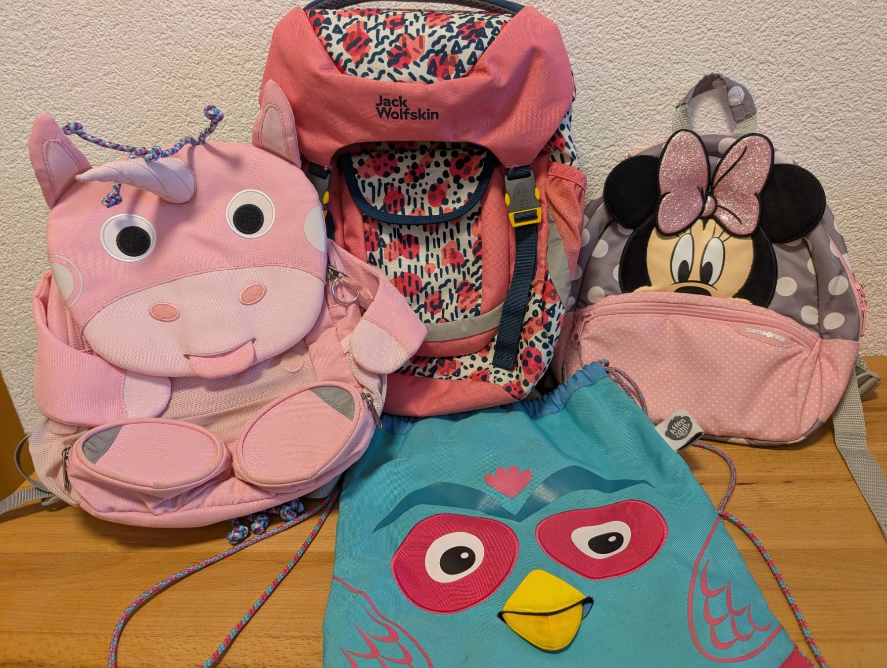 Sacs & sacs à dos: Kinderrucksäcke 3 Stk. + 1 Turnbeutel – D'occasion à Albinen par otiliav
