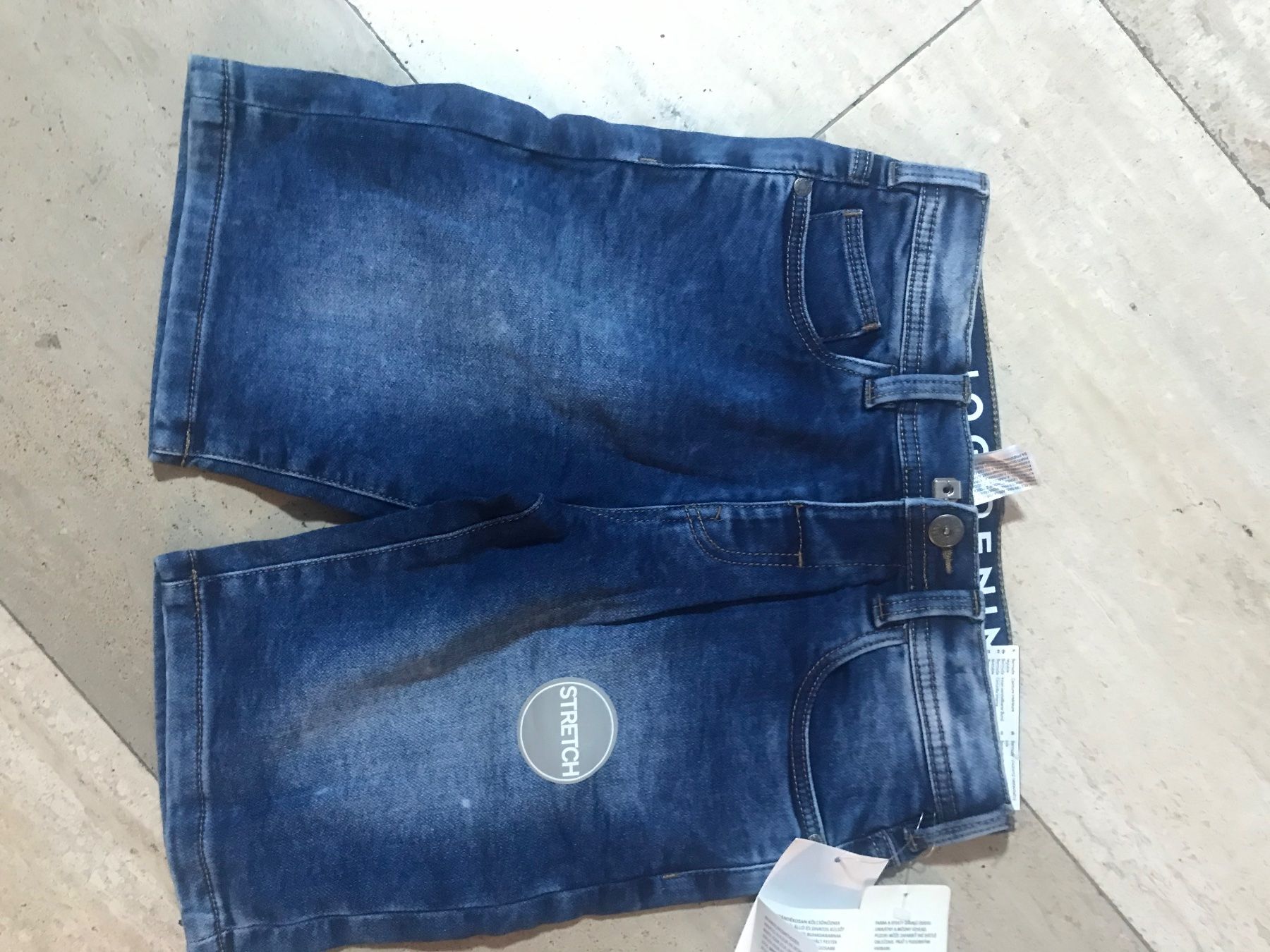 C&A Pantaloni: Jeans Shorts NEU – Nuovo e nell'imballaggio originale da Oftringen venduto da mbc_b8vr