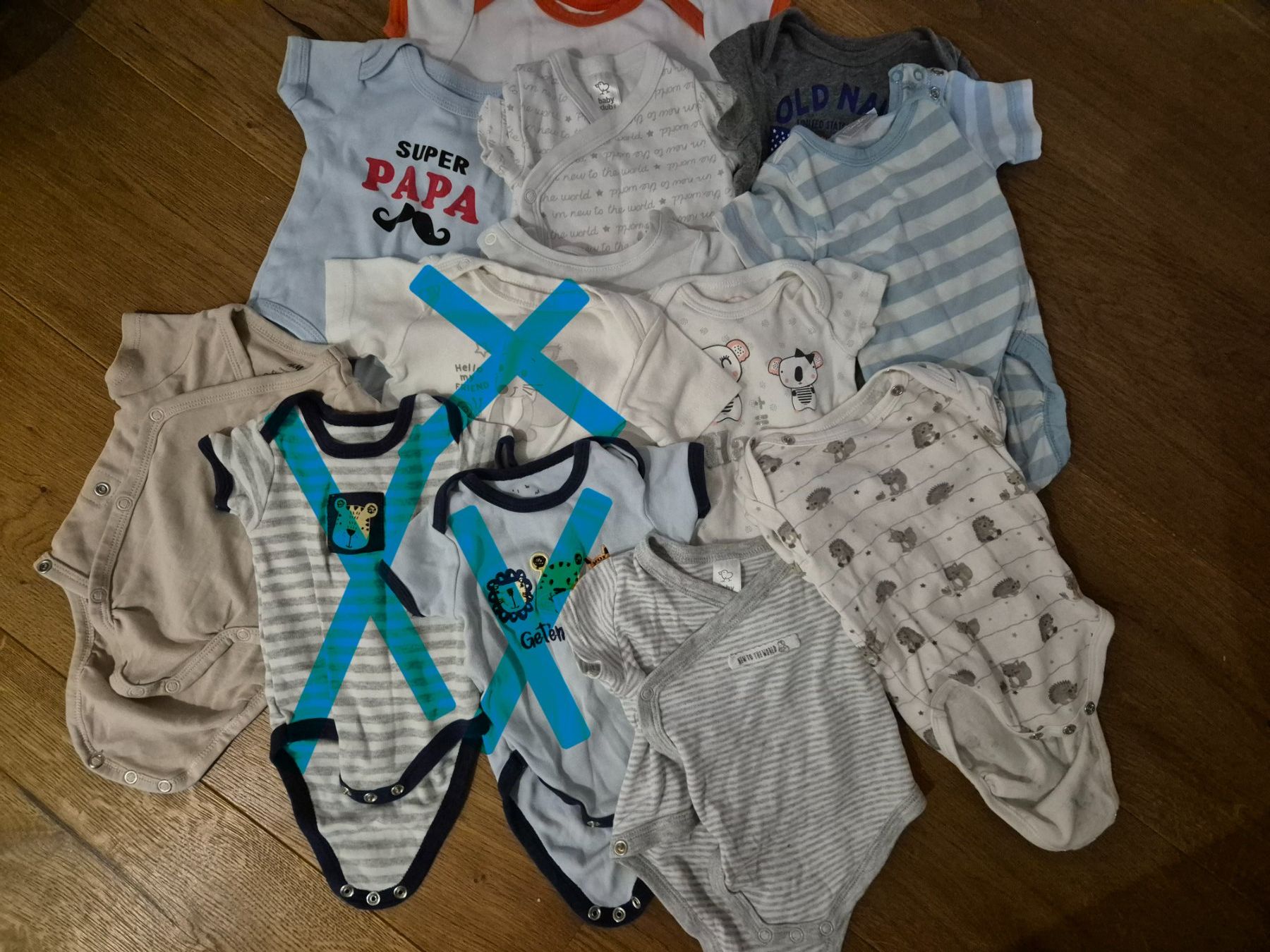 Lotti & Set di vestiti: Kurzarm Bodys 50/56 – Usato da Kaltbrunn venduto da MoonaC