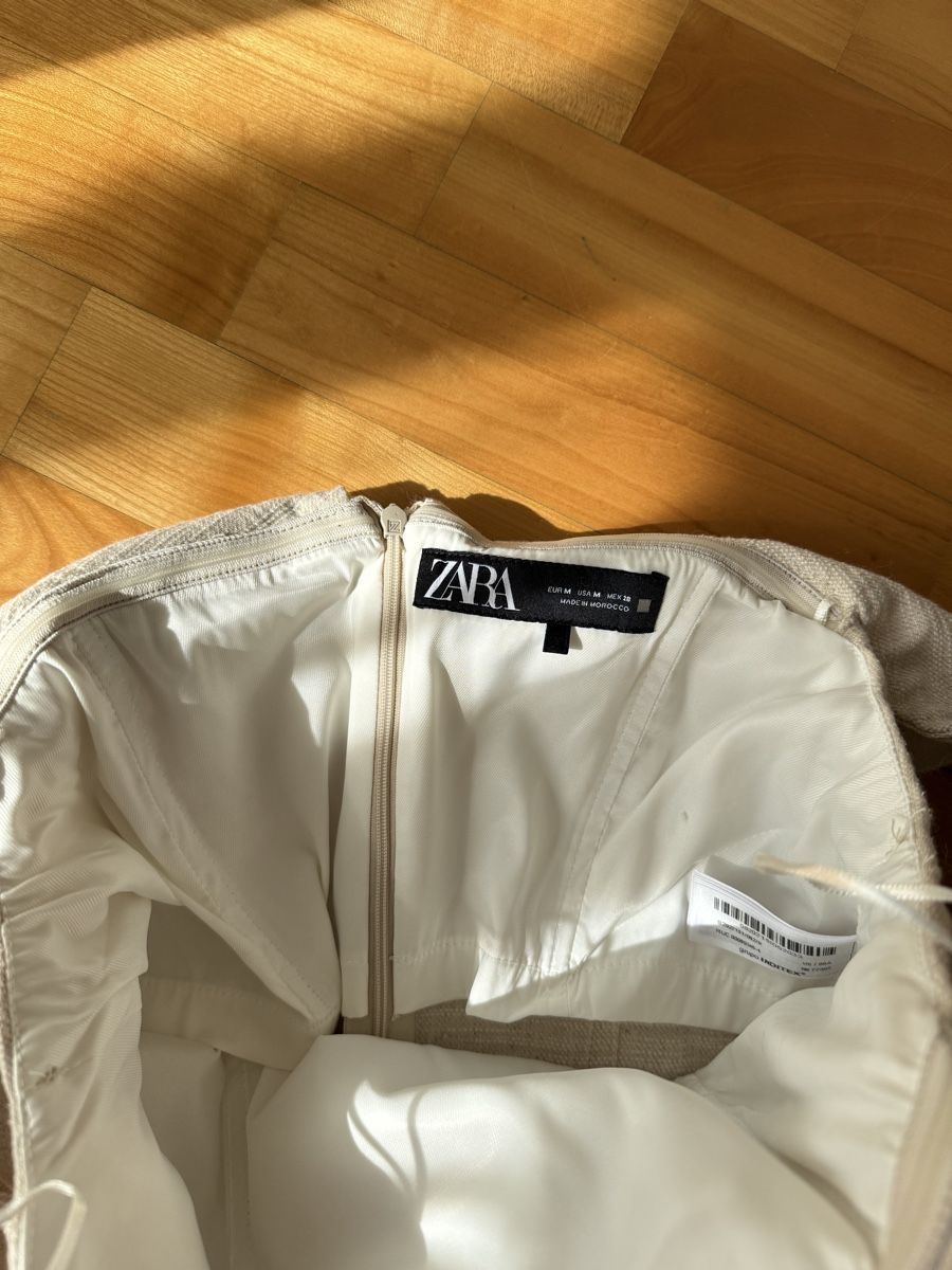 Zara Tops: Zara Off-Shoulder Oberteil, Beige, Grösse M – Gebraucht aus Lachen SZ von ali_5xw5 2