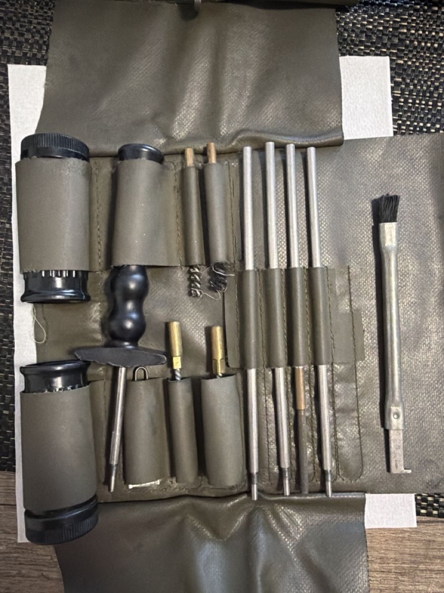 Schweizer Armee Uniformen: Putzzeug Sig Stgw 90 – Gebraucht aus Lausanne von Erion2015 1