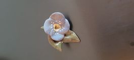 Blumenbroche getöpfert