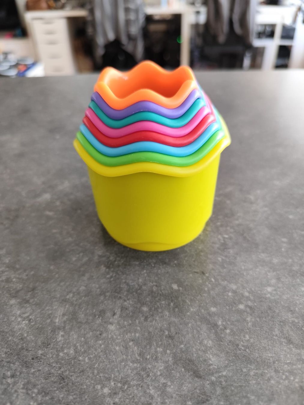 Giocattoli: Tasses empilables multicolores pour enfant – Usato da Prilly venduto da Ledanaki 1