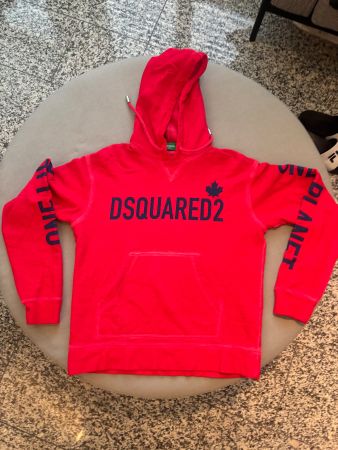 Roter Dsquared2 Hoodie, Grösse M,  und das Short dazu
