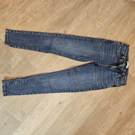 Jeans Zara Gr. 36, Top Zustand!
