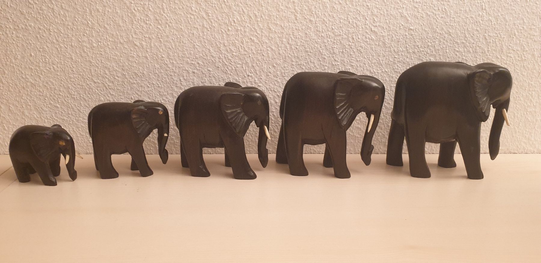 Figurines: Eléphants en bois – D'occasion à St-Sulpice VD par jpw_6xc8