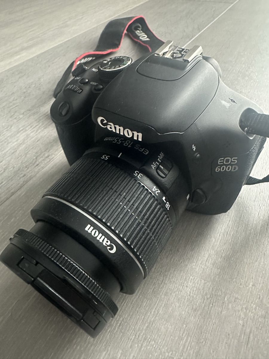 Canon Fotocamera: Canon EOS 600D Spiegelreflexkamera mit diversem Zubehör – Usato da Gretzenbach venduto da MOF182