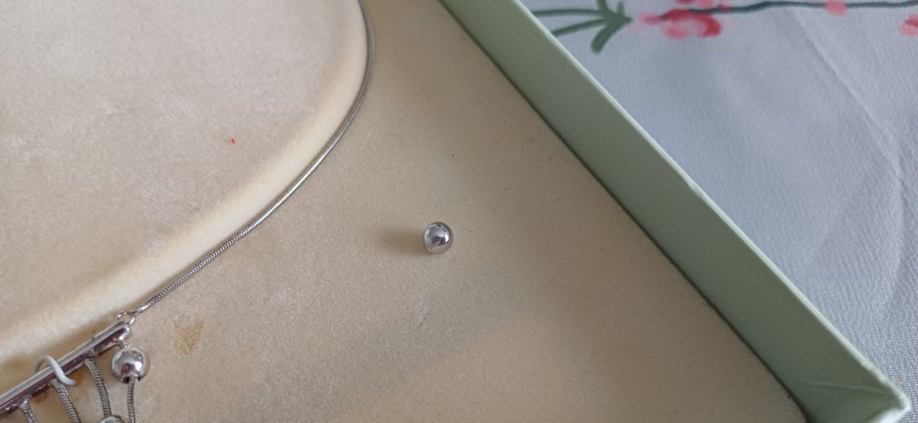 Altri gioielli: Collier et boucles d'oreilles argentés élégants avec boît... – Nuovo e nell'imballaggio originale da Payerne venduto da jea_m6nb 7