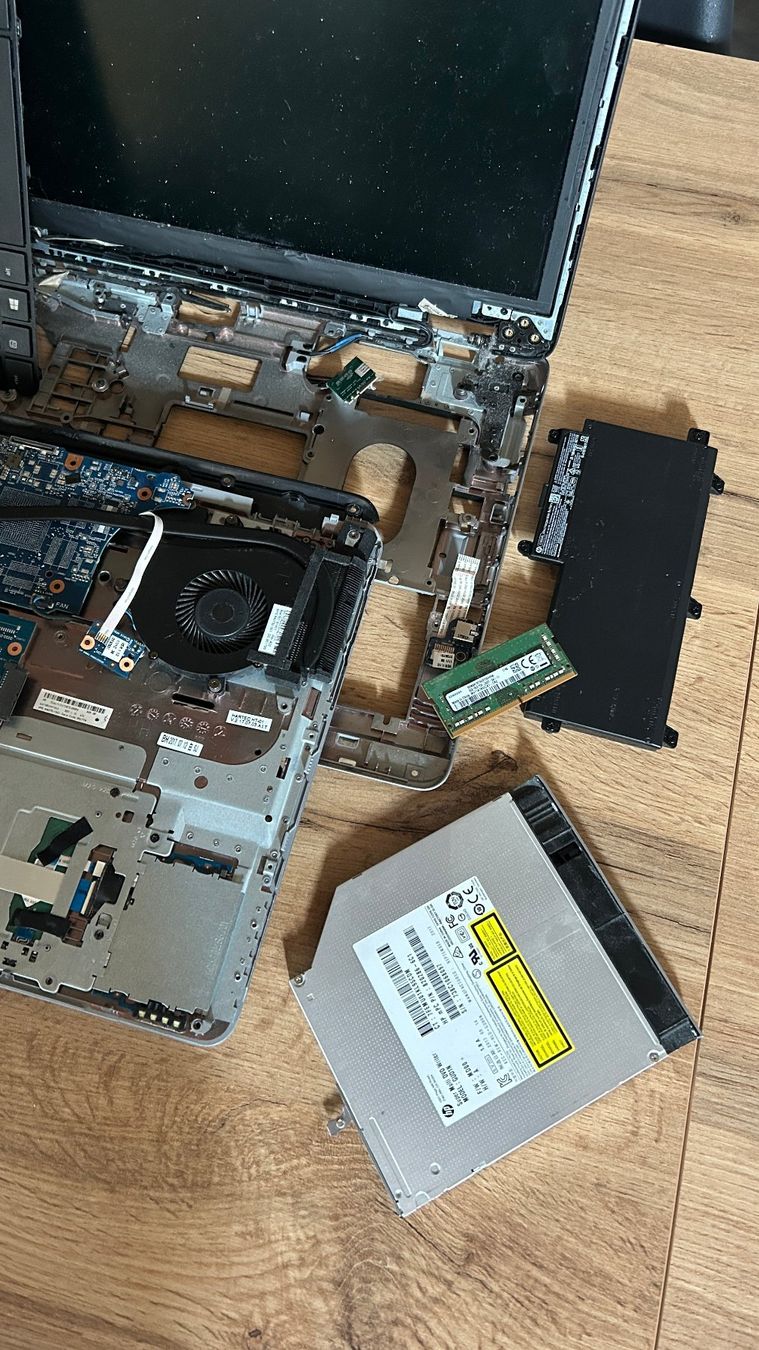 Hewlett Packard Notebook: Lot de pièces HP ProBook 650 G2 – Usato da Bressaucourt venduto da Sfabrice 2