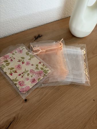 Säckchen mit Blumenmuster und Bandverschluss 5 Stk neu