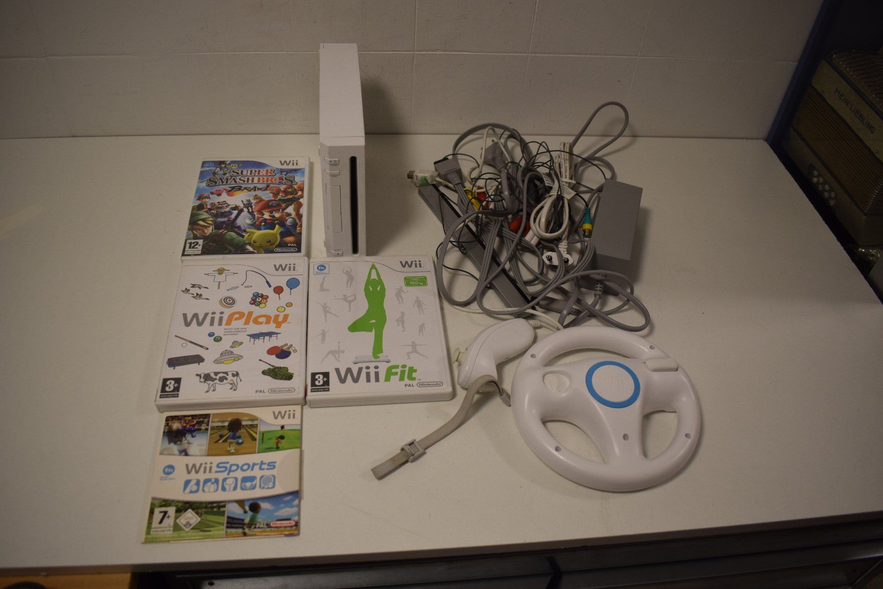 Konsolen: Konsole Wii mit Spiele, Lenkrad... – Gebraucht aus Zürich von Brockito