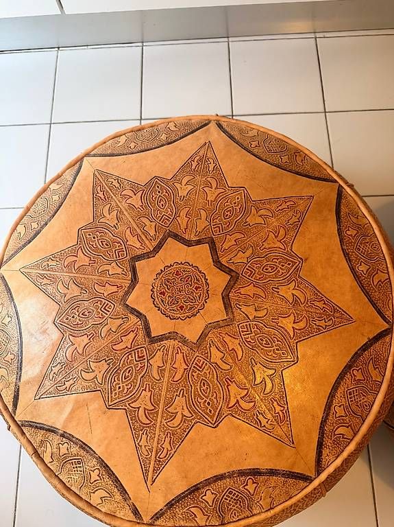 Tabourets: Pouf en cuir – D'occasion à Genève par mer_56bs 1