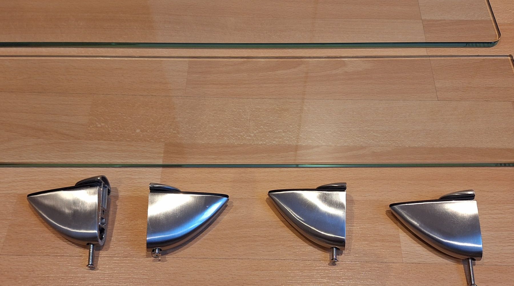 Scaffali: 2 Glas Tablare mit Halterungen – Usato da Wettingen venduto da Egro2 1