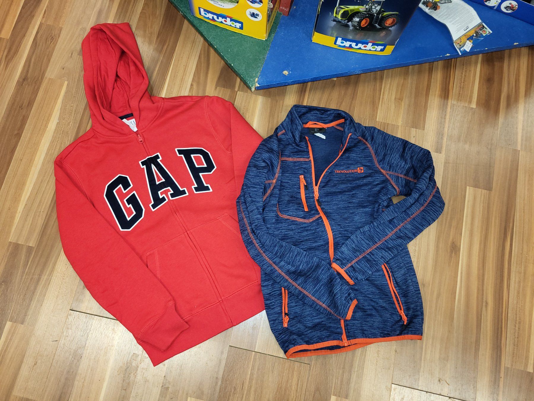 Gap Giacche & Cappotti: Trainerjacke Gap und Trevolution gr 152 B7 – Usato da Schwarzenburg venduto da Flamingo07