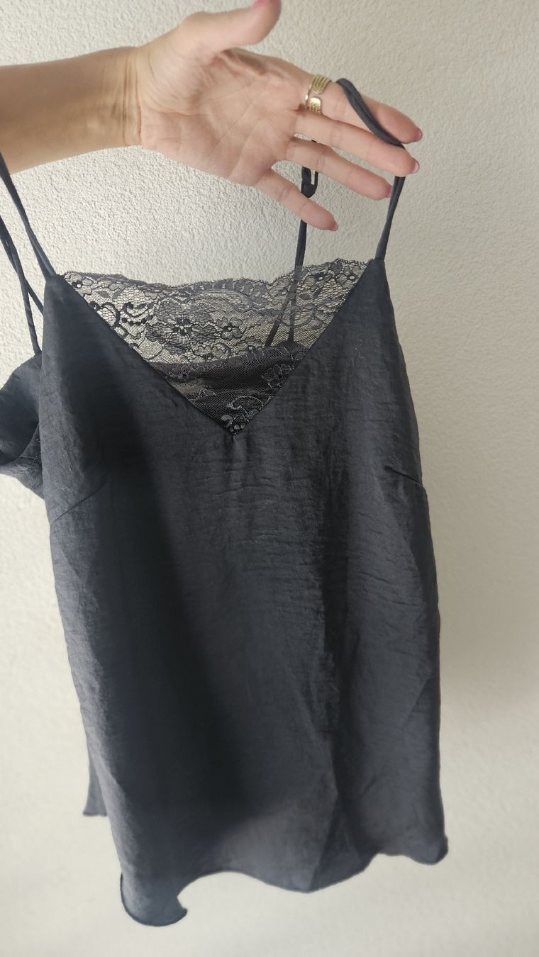 H&M Top: h&m top avec dentelle gris  – Usato da Sion venduto da tiff_1992 3