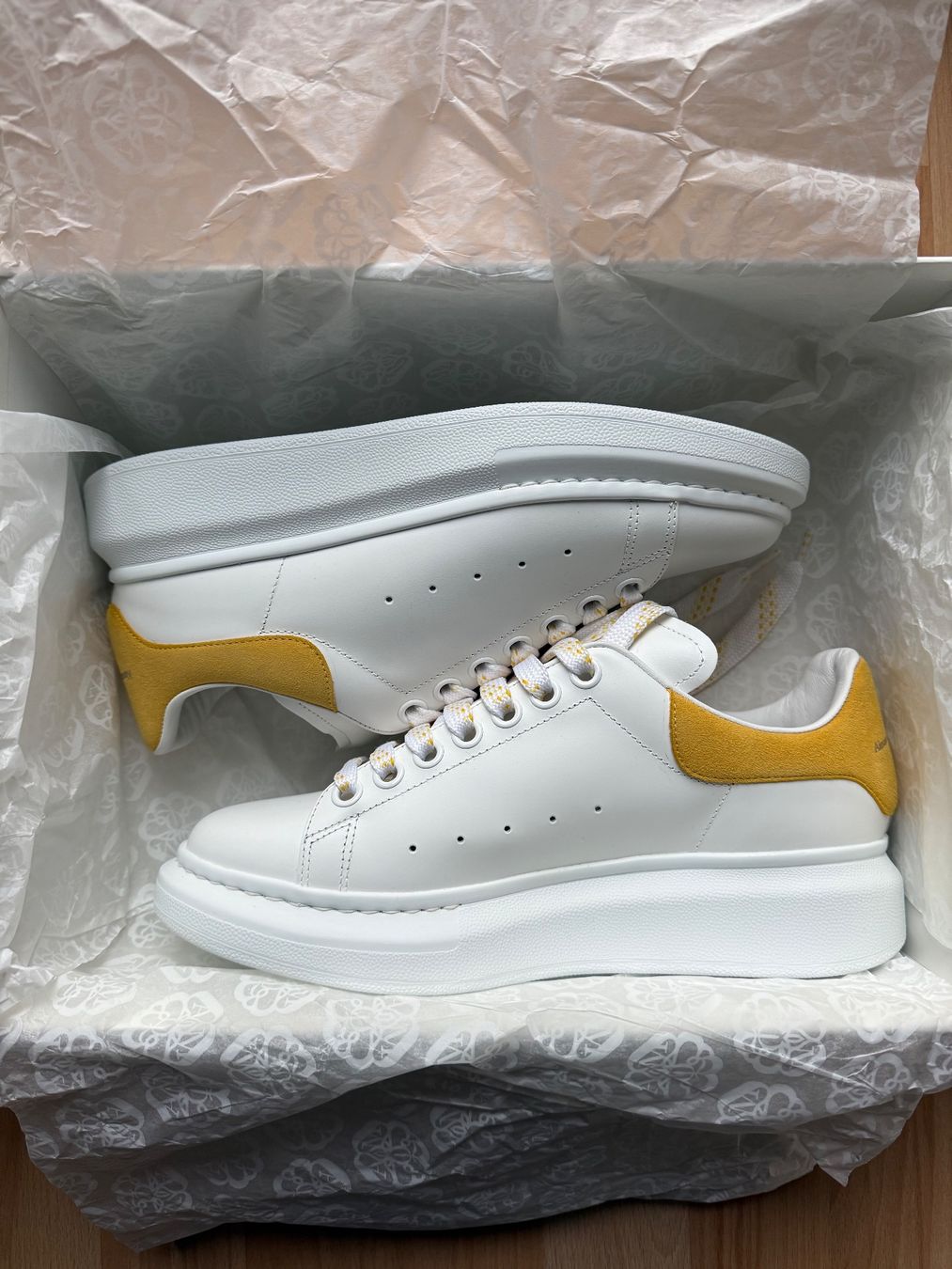 Alexander Mcqueen Scarpe da uomo: Alexander McQueen Sneaker Gr. 39 – Nuovo e nell'imballaggio originale da Wald AR venduto da xen_6yqn