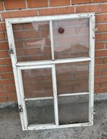 Altes sprossen Fenster mit schipfenster.