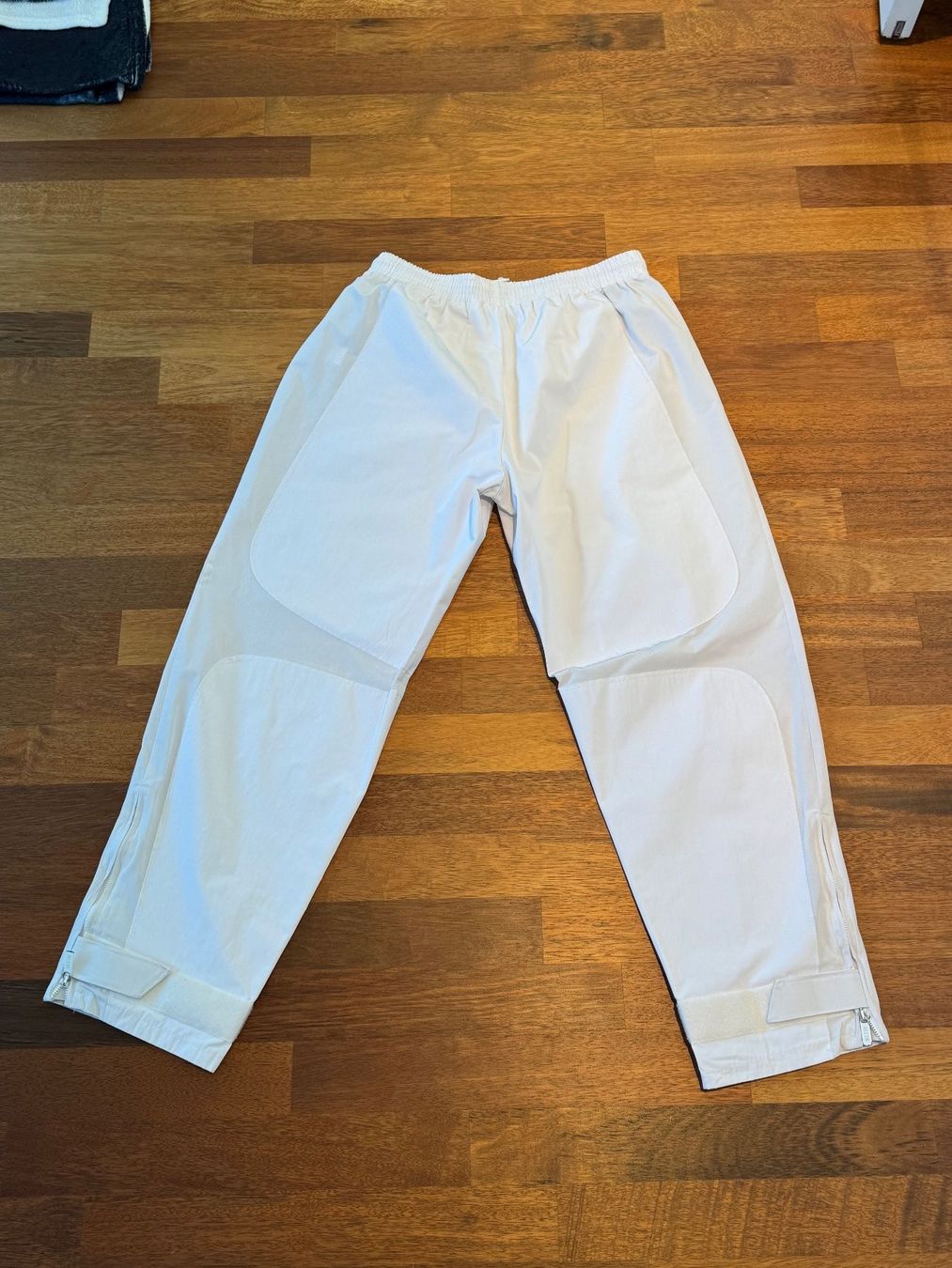 Pantaloni: 6PM Trackpants – Usato da Speicher venduto da Loackerzzz 2