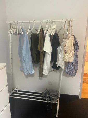 Kleiderstange mit Schuhablage – GRATIS (CHF 1.–)