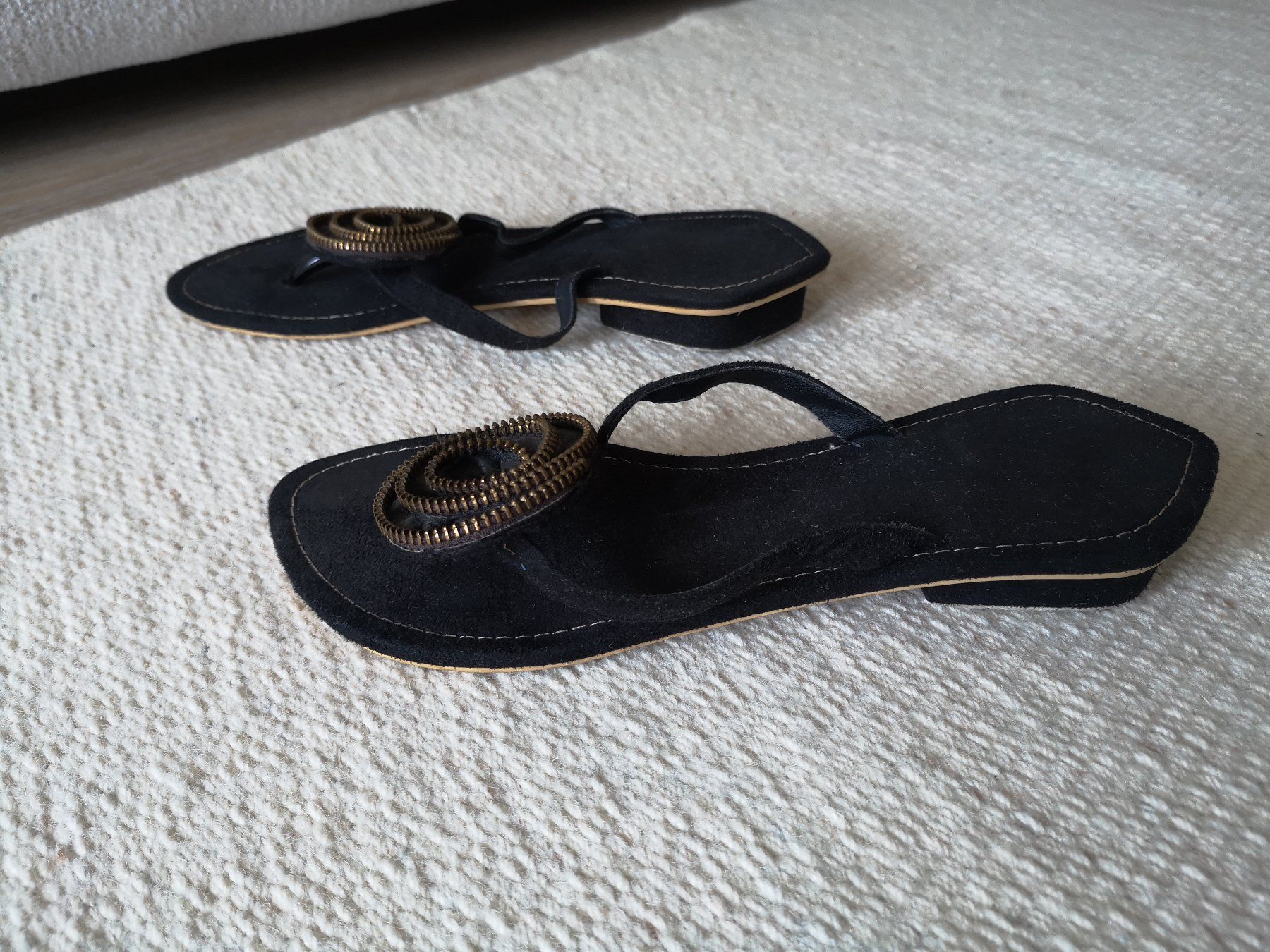 Damenschuhe: Schicke Designer Zehen Pantolette Gr. 39/40 – Gebraucht aus Münsingen von Nik_und_Kat