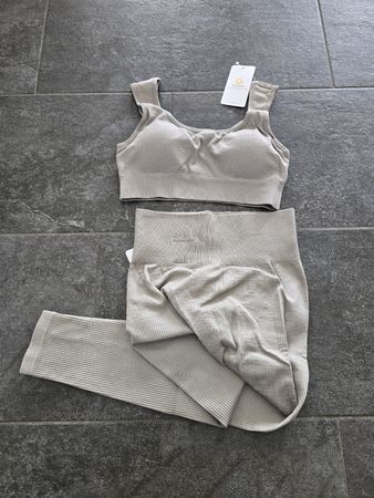 Sport Set Leggings und Sport BH - Grösse S