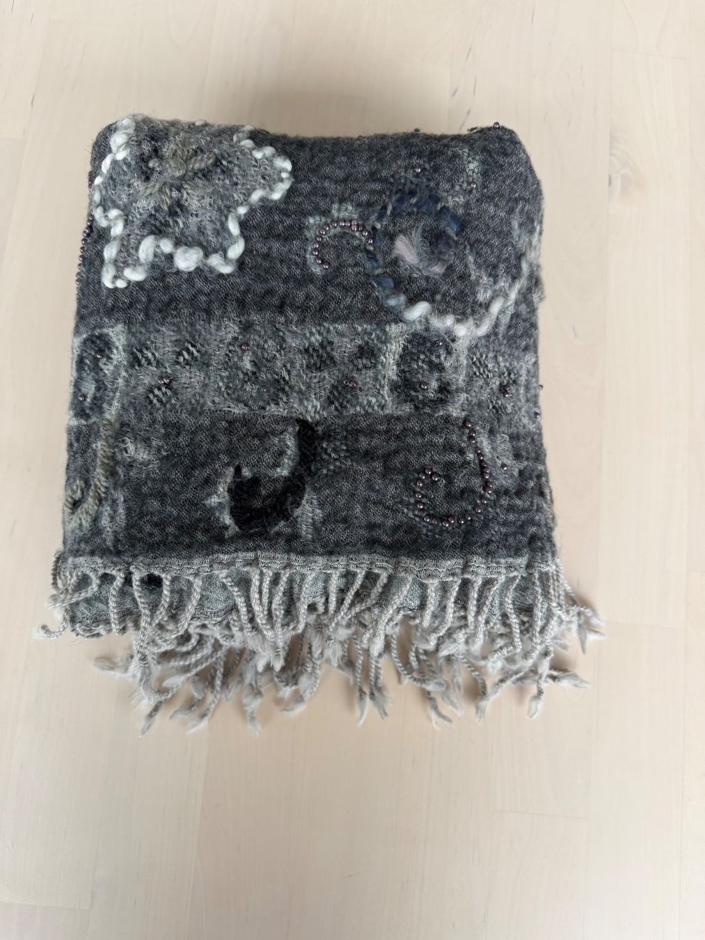 Foulard & Sciarpe: Warmer Winter Schal, Grau mit Blumenmuster – Nuovo (secondo la descrizione) da Glattpark(Opfikon) venduto da infinite_bags101 5