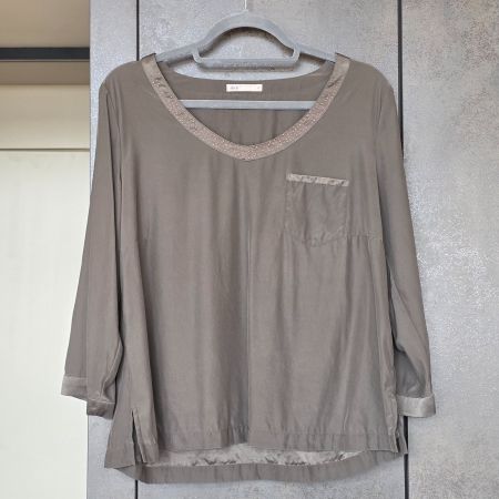 🐸 NILE BLUSE S VERM. SEIDE MIT NIETENDEKO