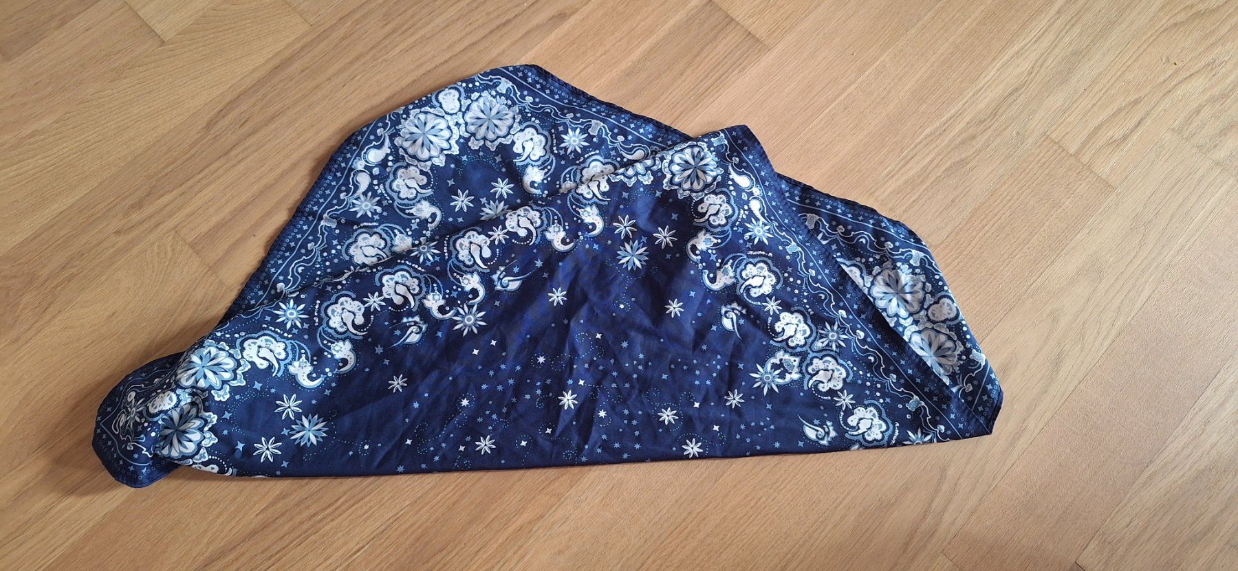 Foulards, Tücher & Schals: Foulard – Gebraucht aus Luzern von larissa_n 3