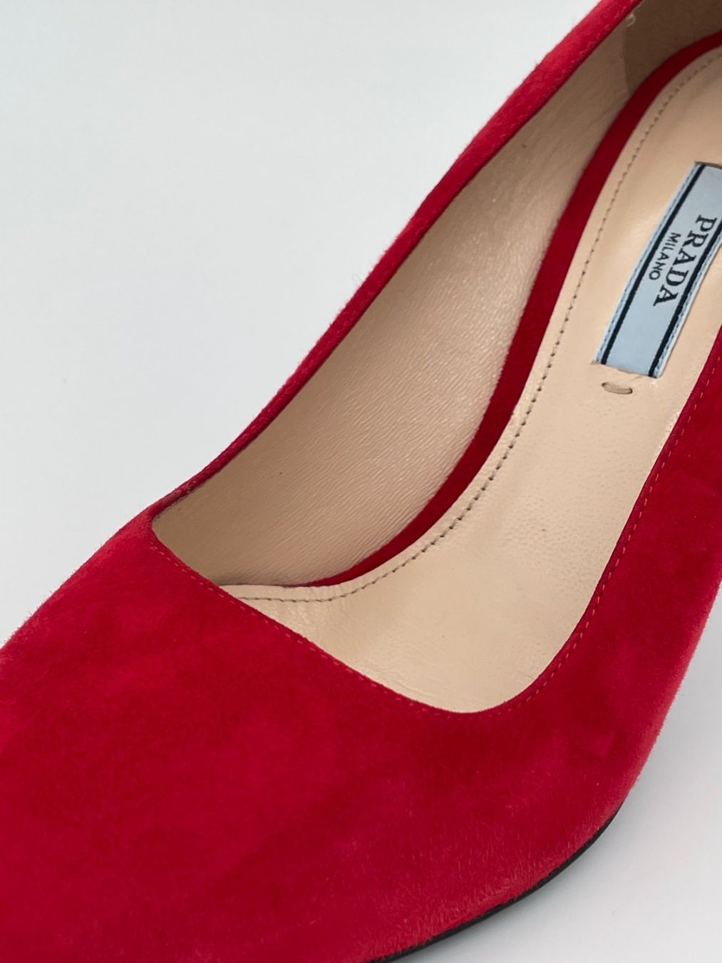 Prada Scarpe da donna: Prada Pointed Toe Suede Pump EU 39.5 Rot – Usato da Zürich venduto da shoe_shop 4