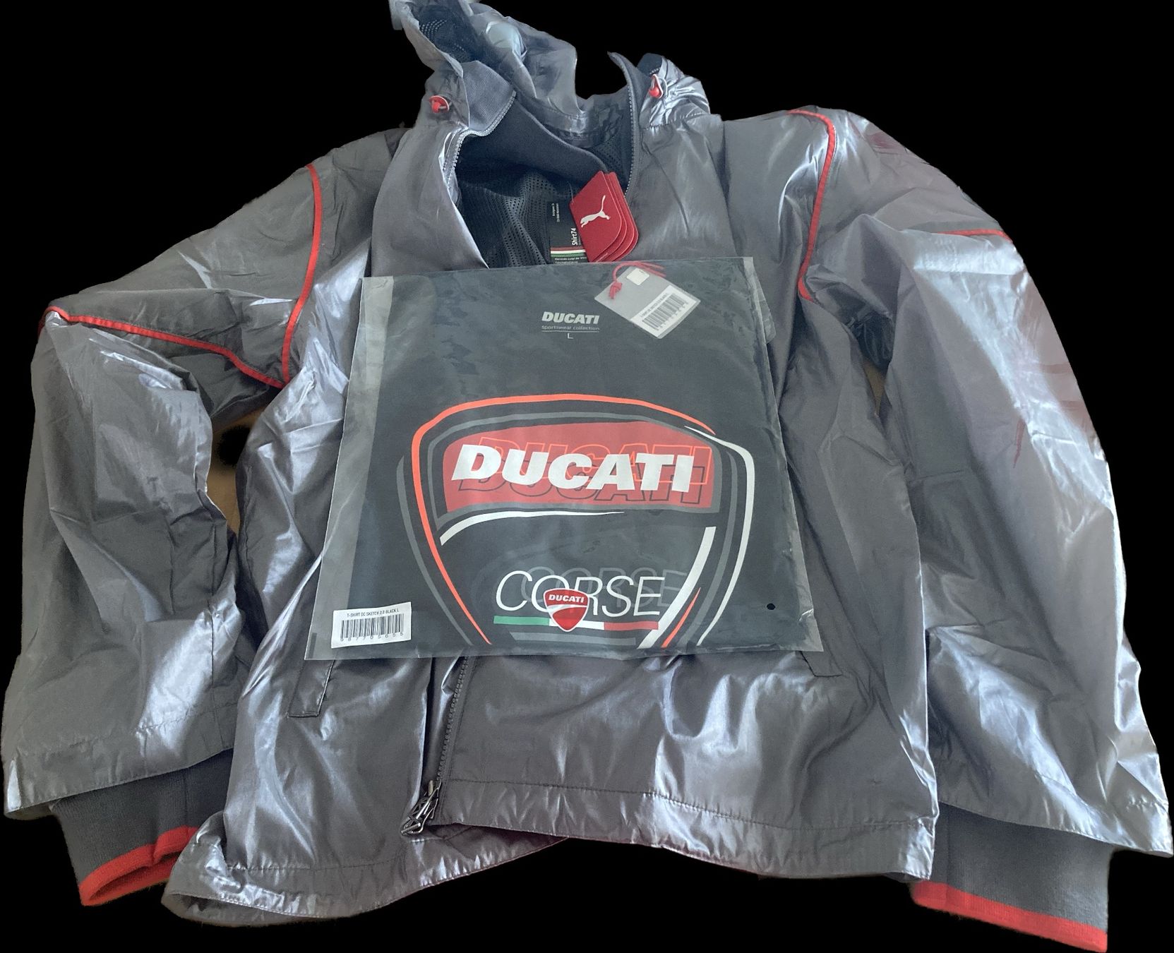 Puma Lotti di vestiti: Ducati duo Shirt & Regenjacke – Nuovo e nell'imballaggio originale da Märstetten venduto da Shirt74