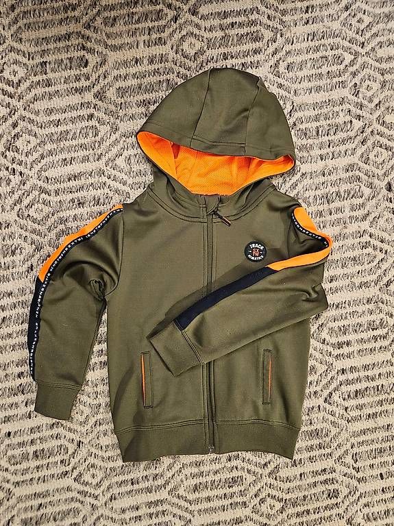 Lotti & Set di vestiti: Jungen Kleiderpaket, Grösse 122-128 – Usato da Nussbaumen AG venduto da Ralix 1