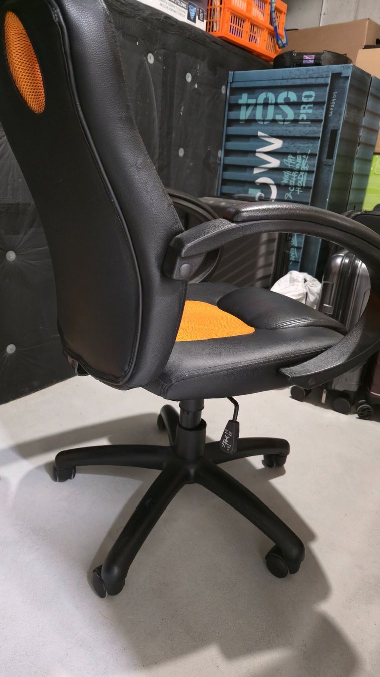 Sedie: Gaming Dreh-Stuhl Schwarz – Usato da Luzern venduto da san_h8cl 2