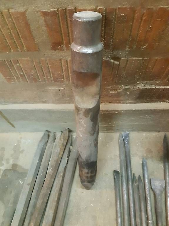 Tutte le macchine: Machines, outillages, burin Montabert etc... – Usato da Arzier-Le Muids venduto da Franfer 1
