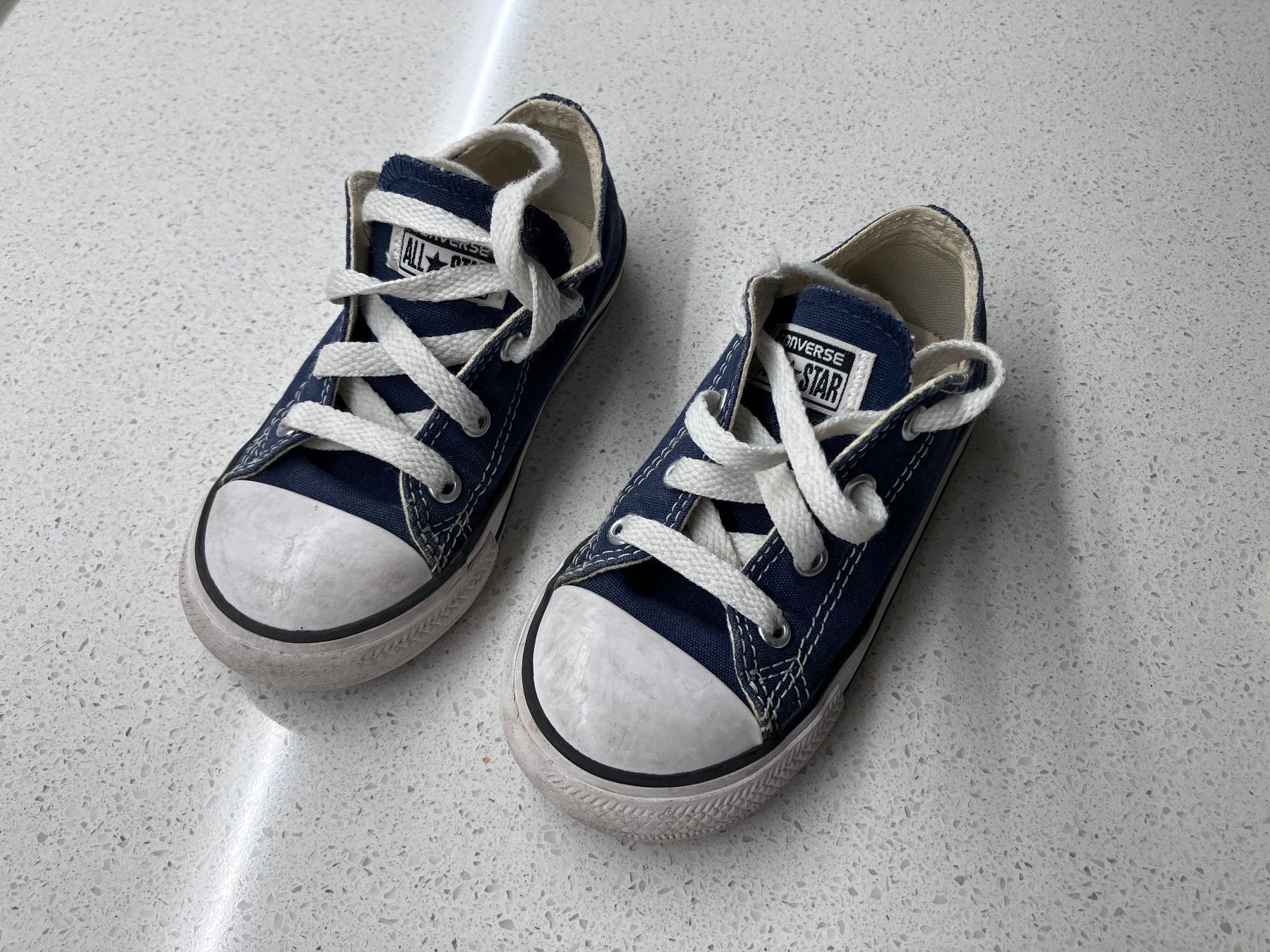 Converse Chaussures garçon: Converse dunkelblau Gr. 25 – D'occasion à Frauenfeld par andrea211 1