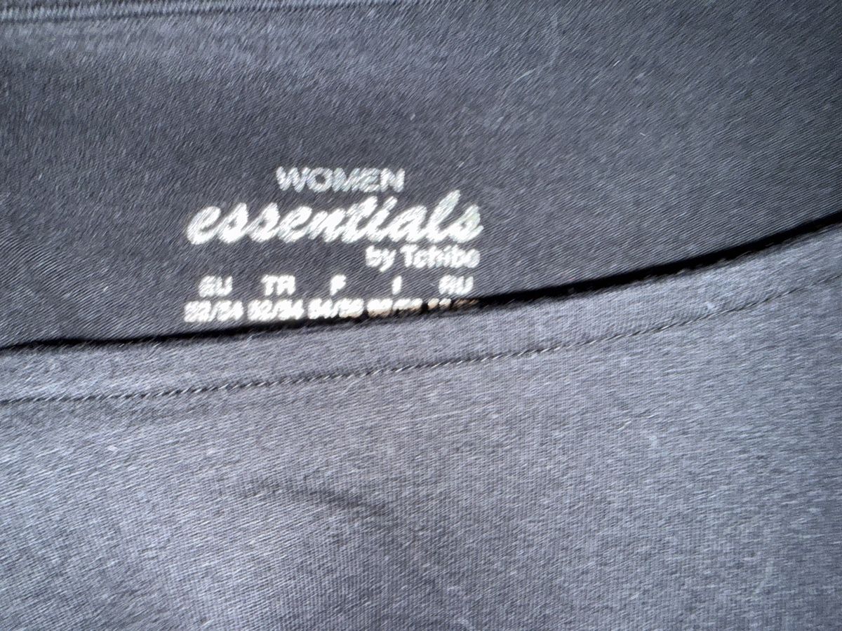 Tchibo T-shirt: Shirt Grösse 52/54.  Tchibo schwarz  – Nuovo (secondo la descrizione) da Pfeffikon LU venduto da pepino17 2