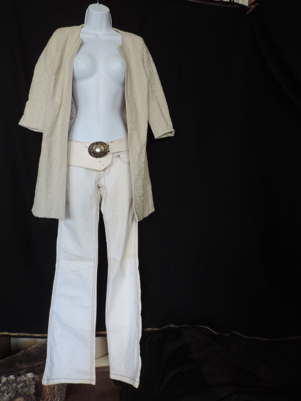 Lotti di vestiti: ensemble jeans complet ceinture cuir – Usato da Genève venduto da Axelle333 1