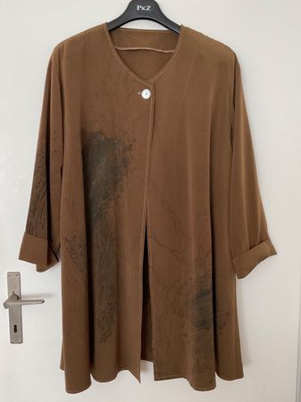 Schöne Jacke Gr 44/46 mit Mustern olivgrün