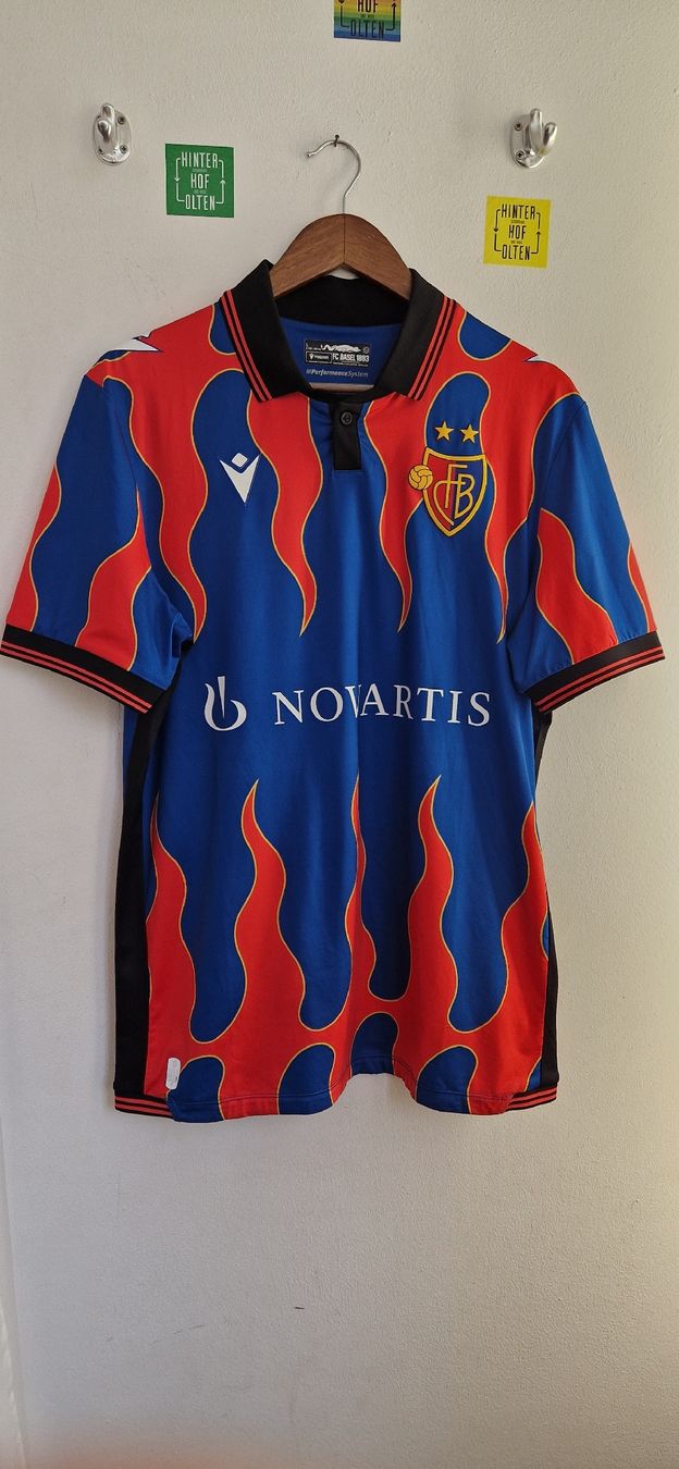 FC Basel Canottiere & Pantaloni: FC Basel Saison 24/25  Gr. L – Usato da Olten venduto da hinterhof.olten