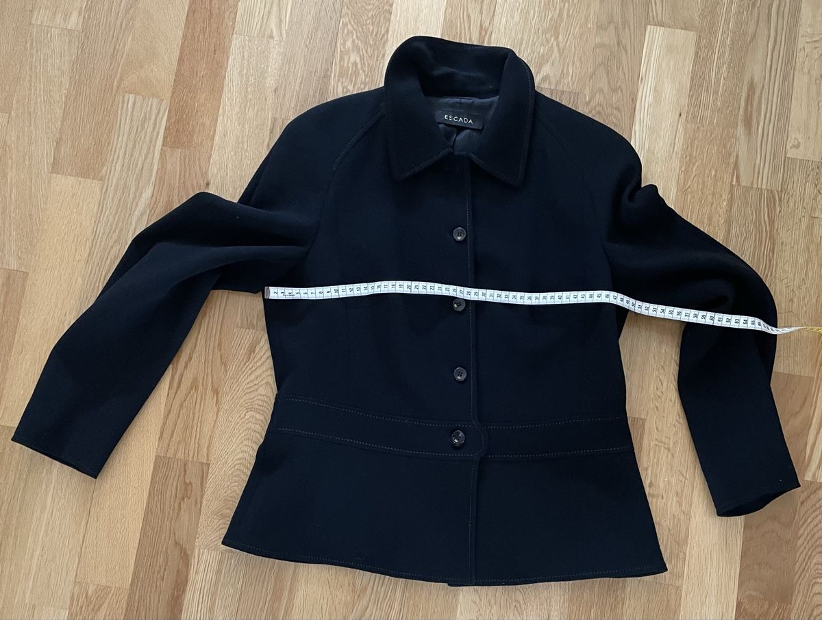 Escada Vestes: Wunderschöne elegante Jacke von Escada – Neuf (Voir description) à Zürich par Caracol1998 4
